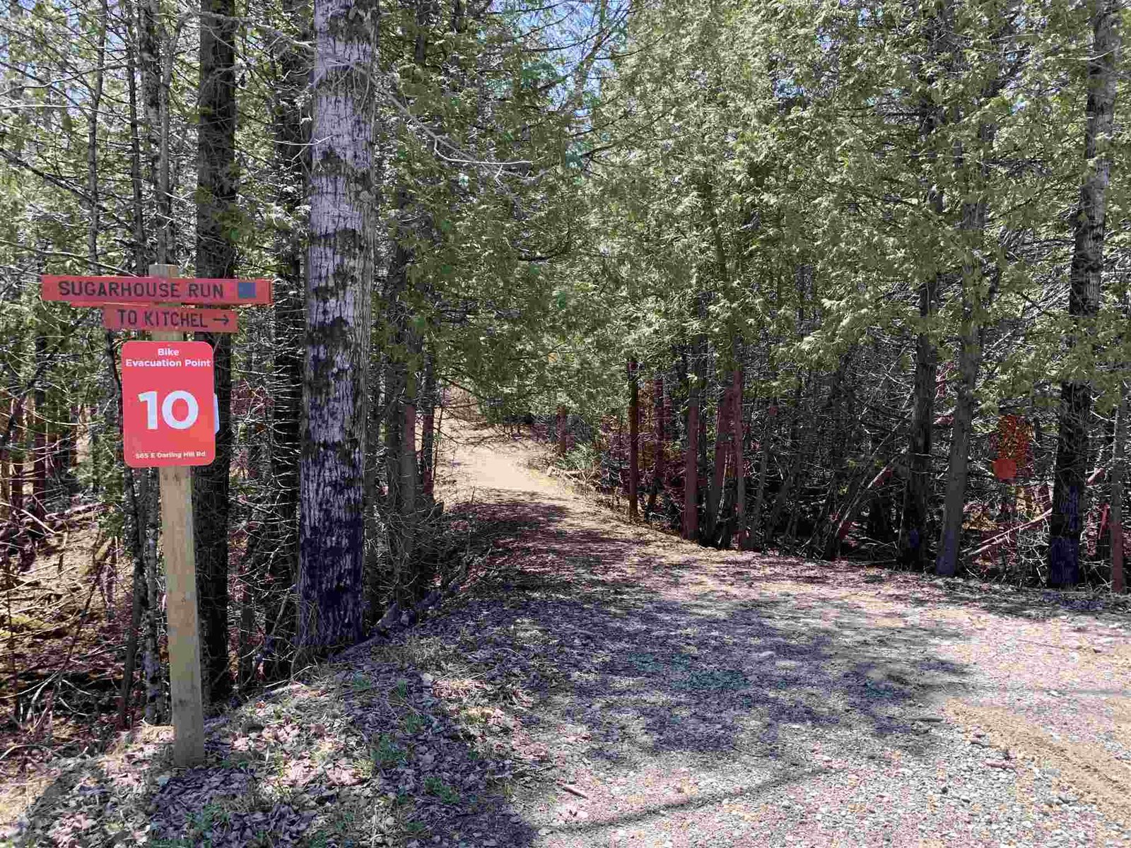 Entrance to the ROW starting on Old Farm Road