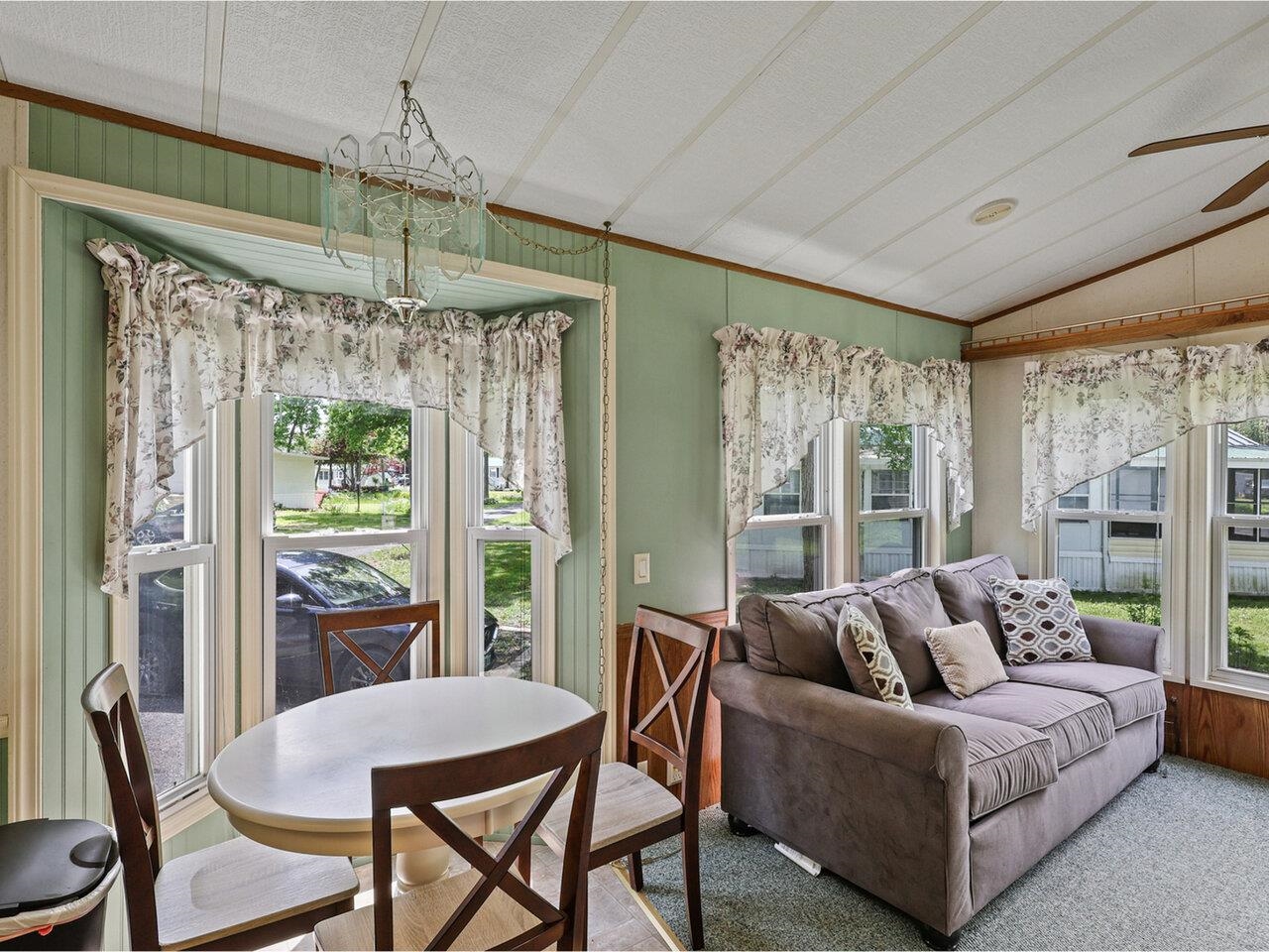 Dining area looking to LR