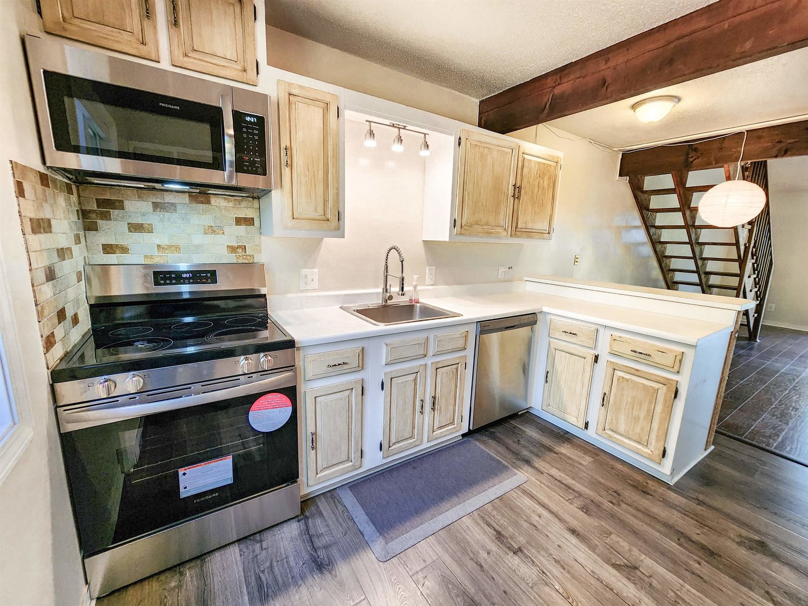 Brand New Appliances & Updated Kitchen