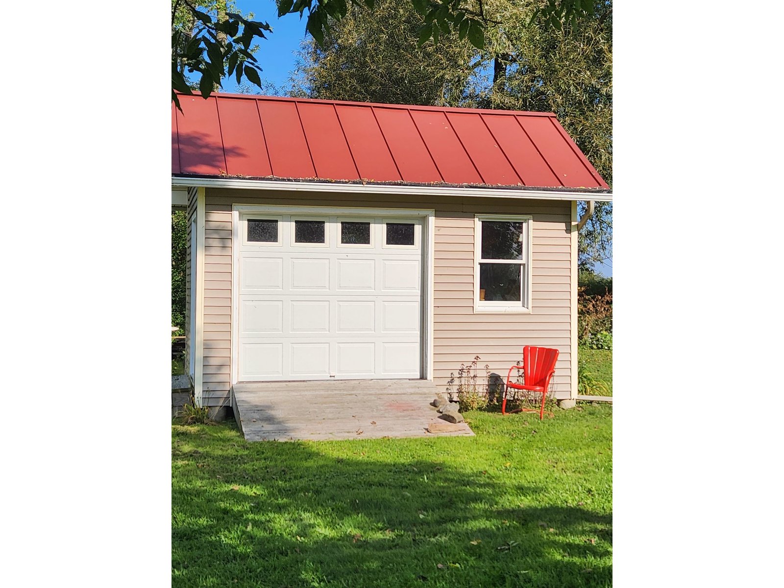 Shed w/ Garage door