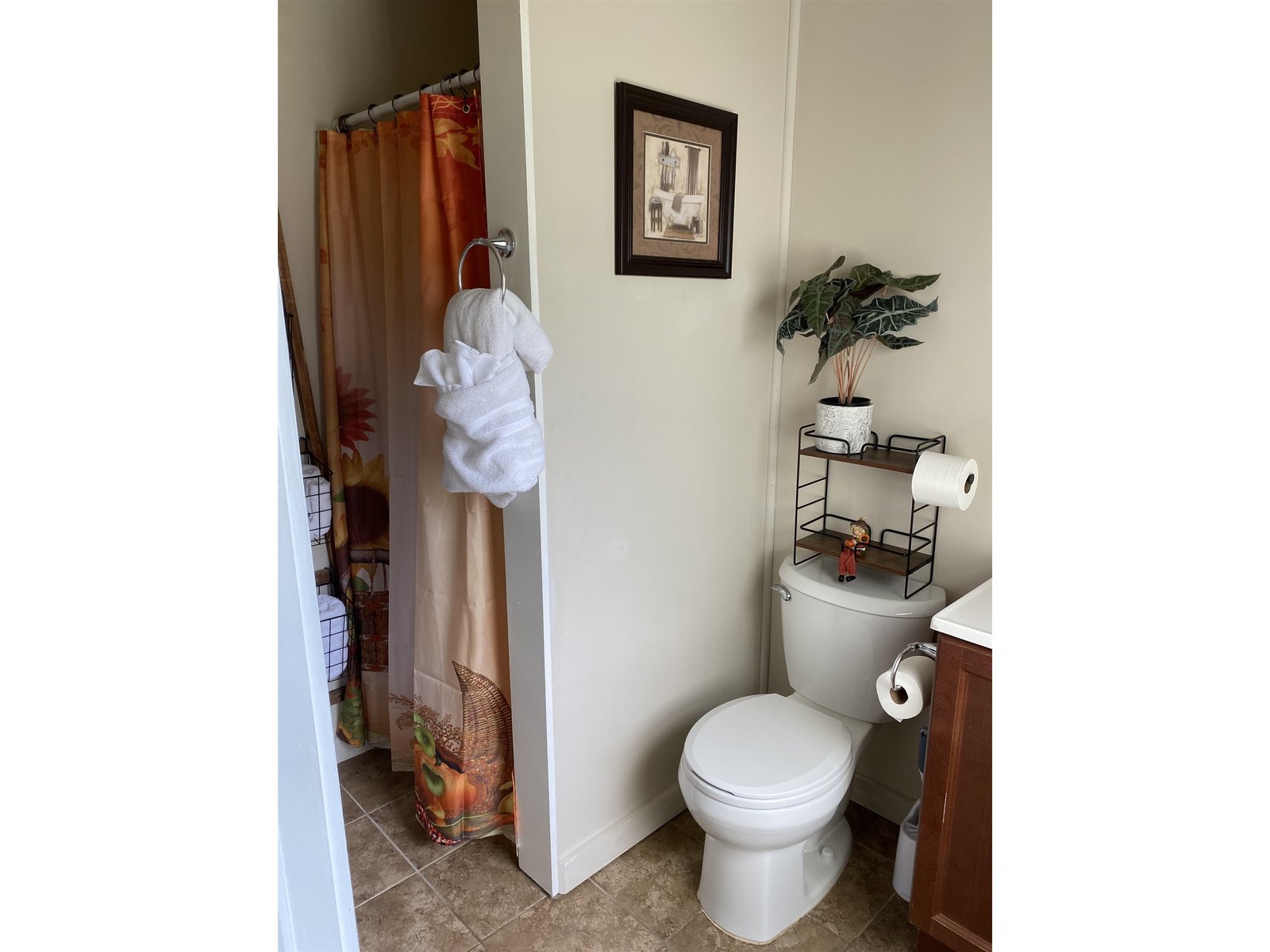 Studio Apartment Bathroom