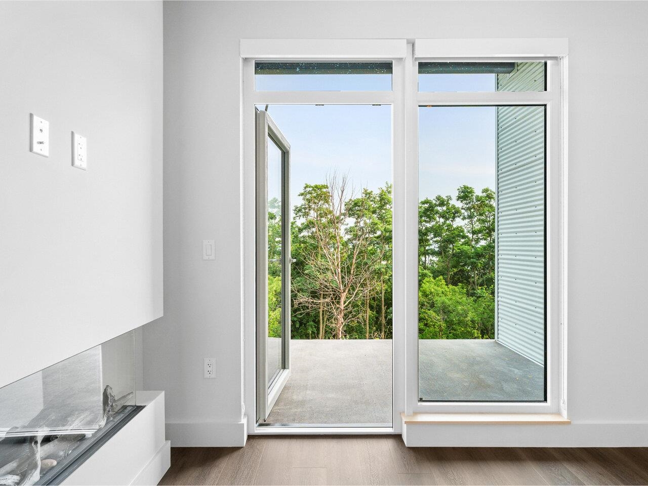 Balcony w/ seasonal lake views