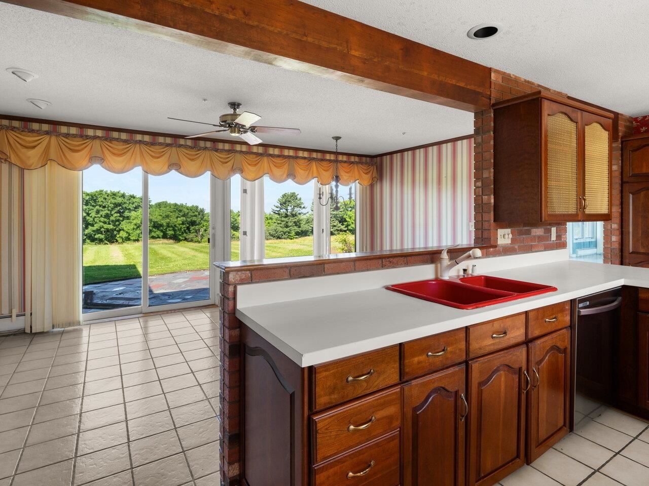 Kitchen/ amily space