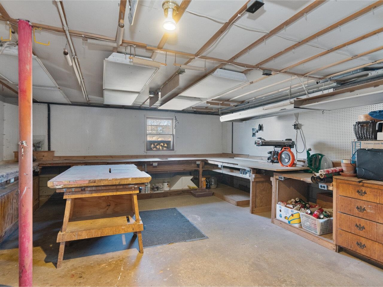 Workshop in garage space