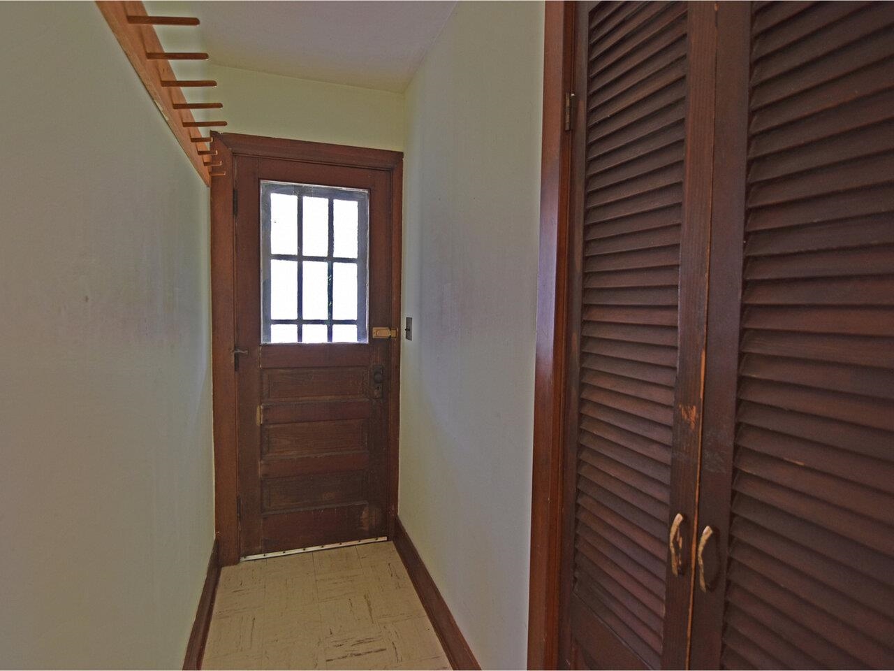 Separate entry for suite