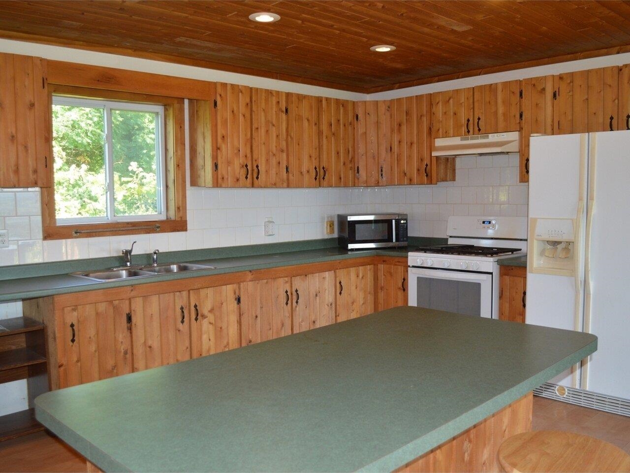 Ample Counters & Cabinetry