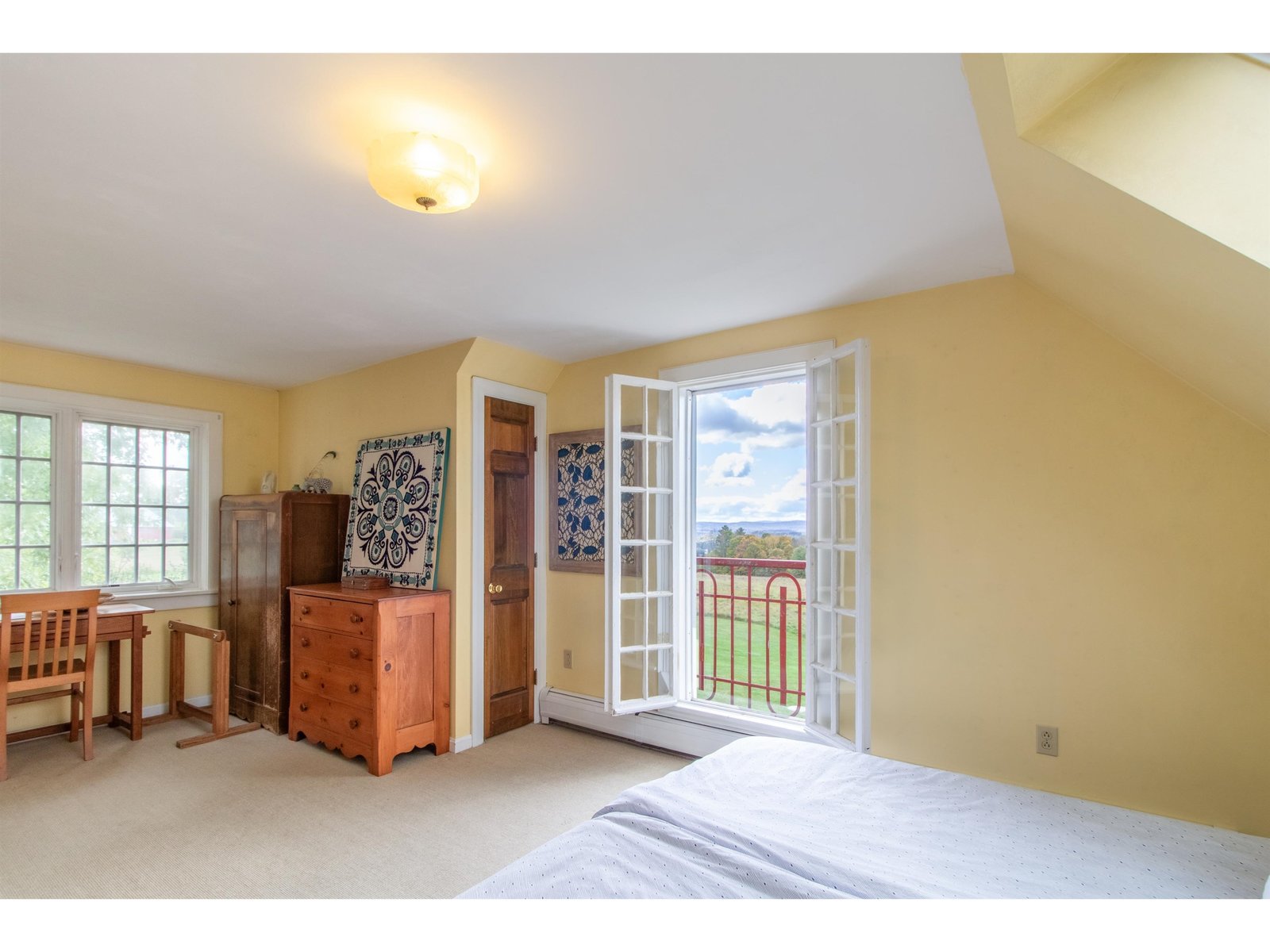 Upstairs ensuite bedroom with views