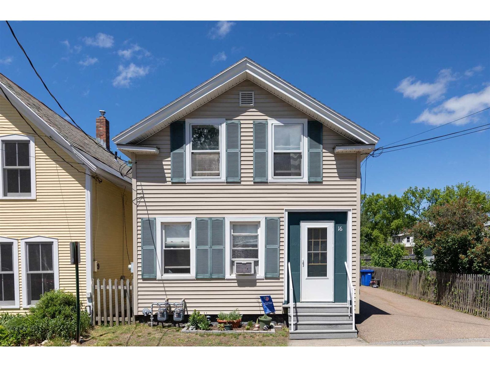 16 Myrtle Street, Burlington 16 Myrtle Street, Burlington