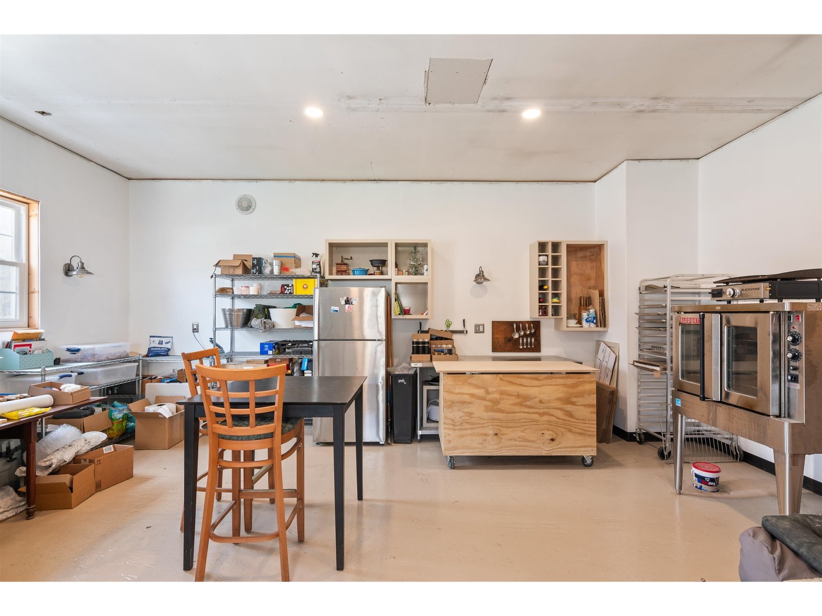 Commercial Kitchen space (secondary building)