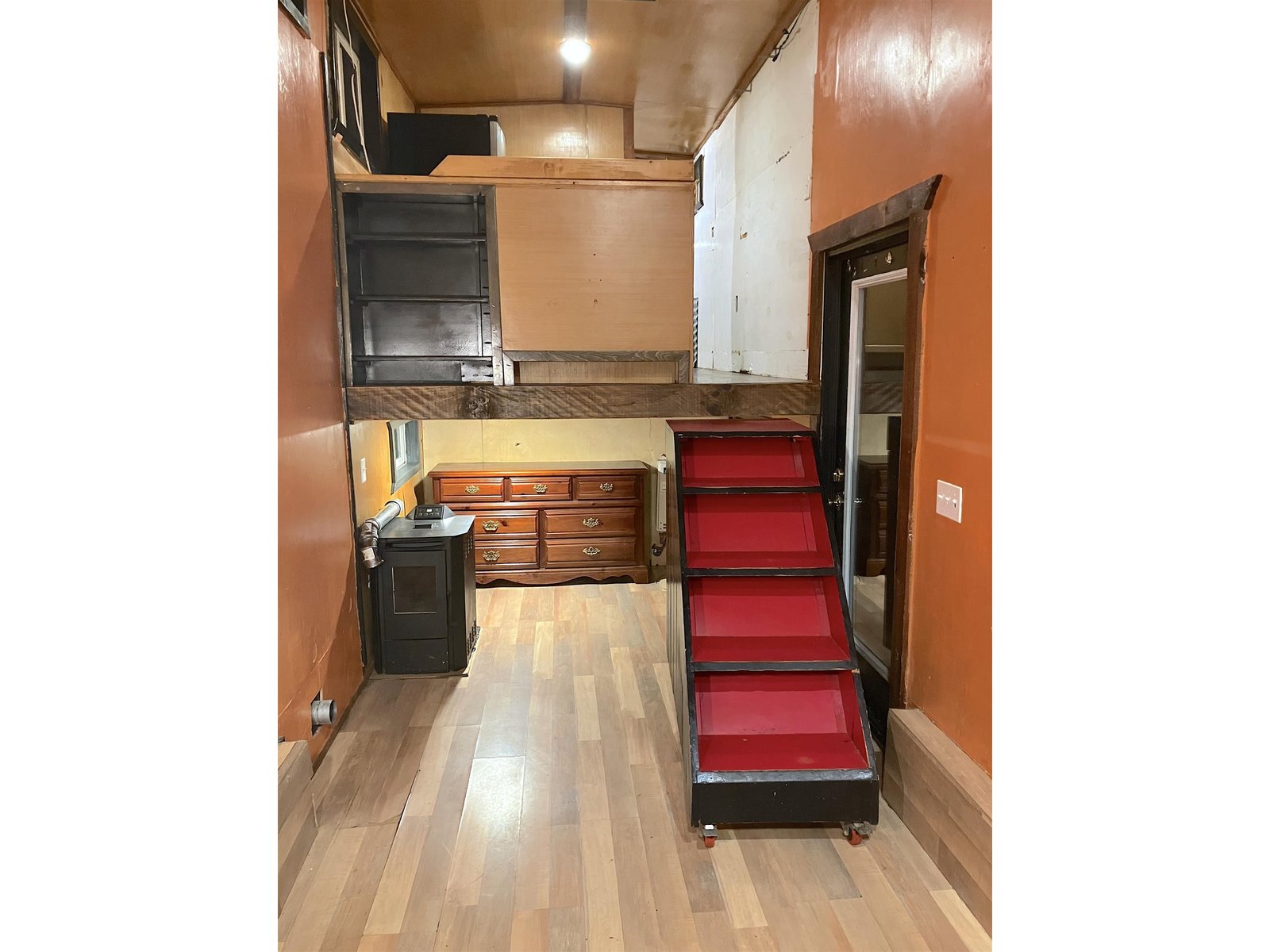 Kitchen Loft w Stairs