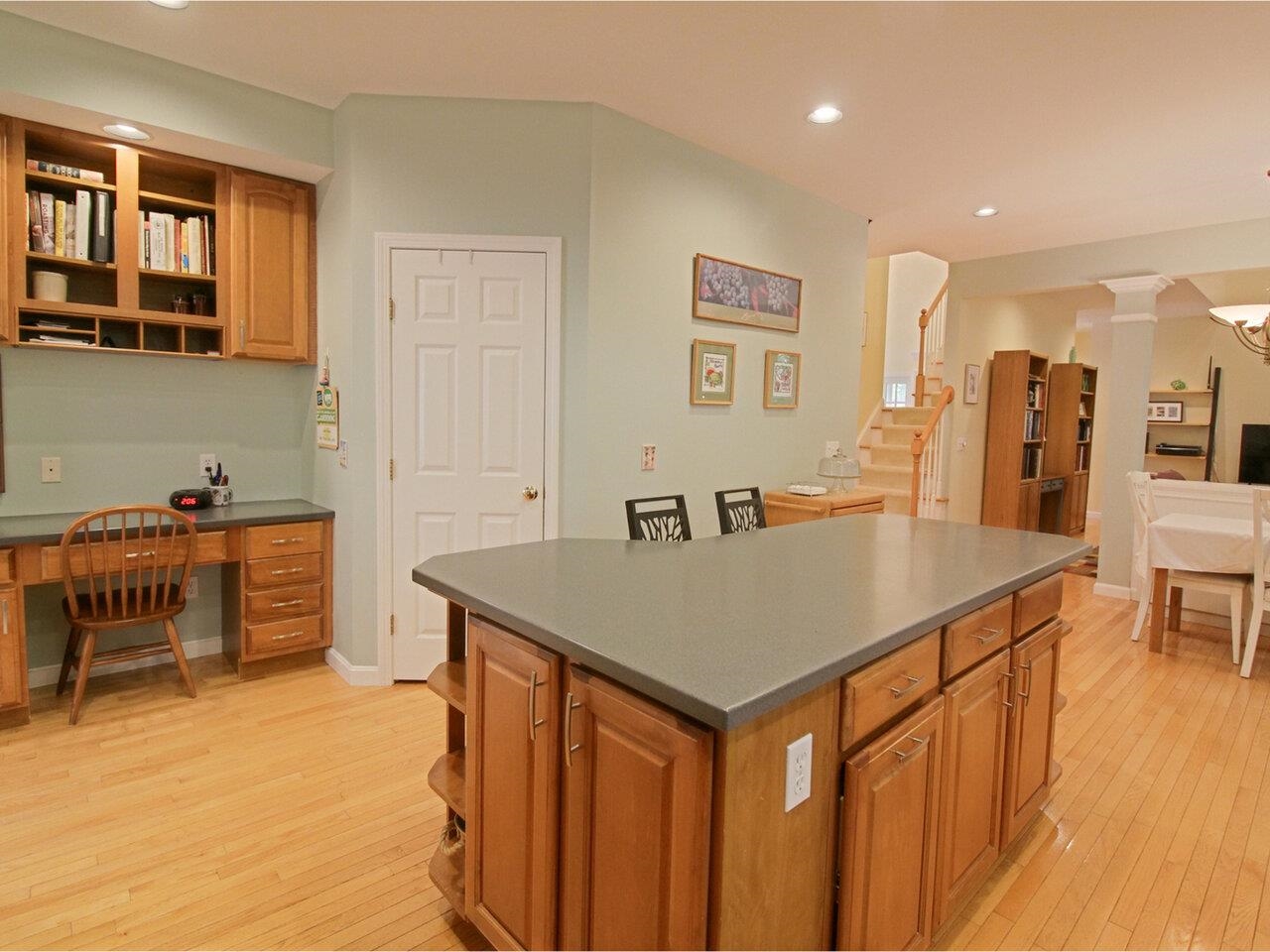 Built-in Desk & Walk-in Pantry