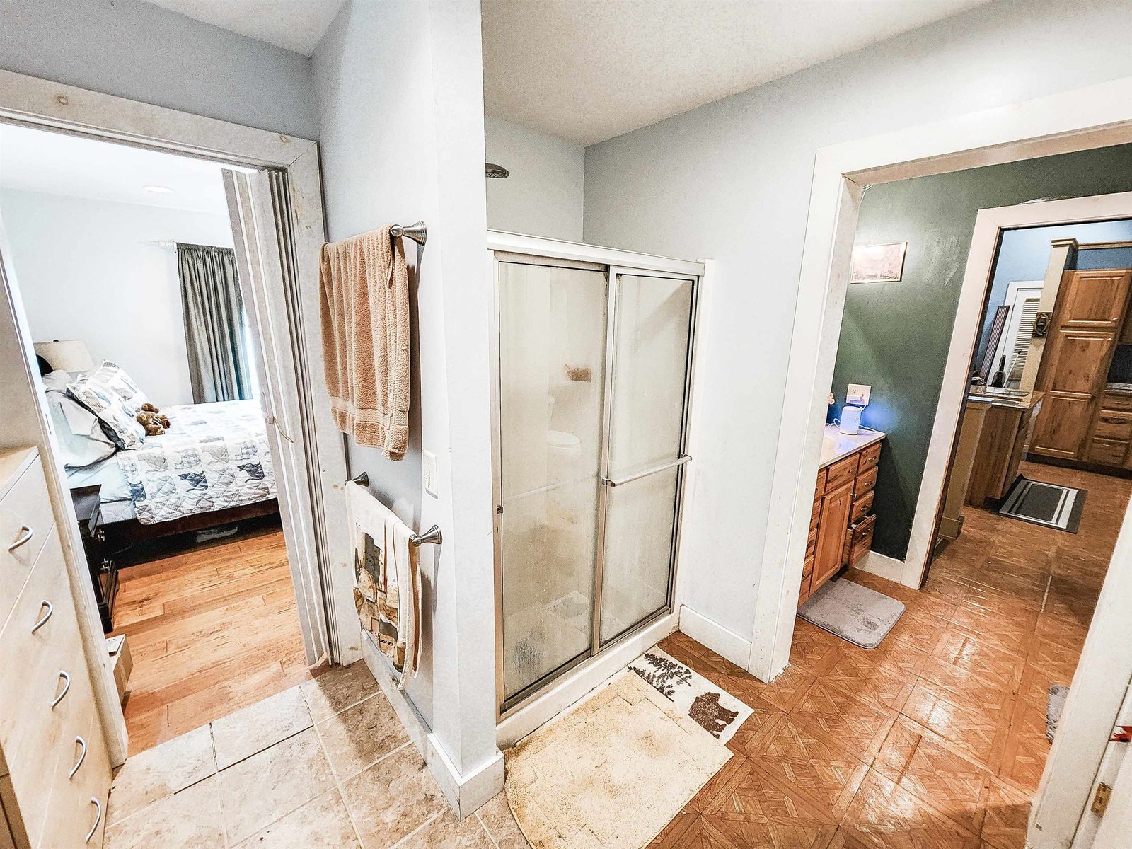 Spacious Upper Level 3/4 Bath