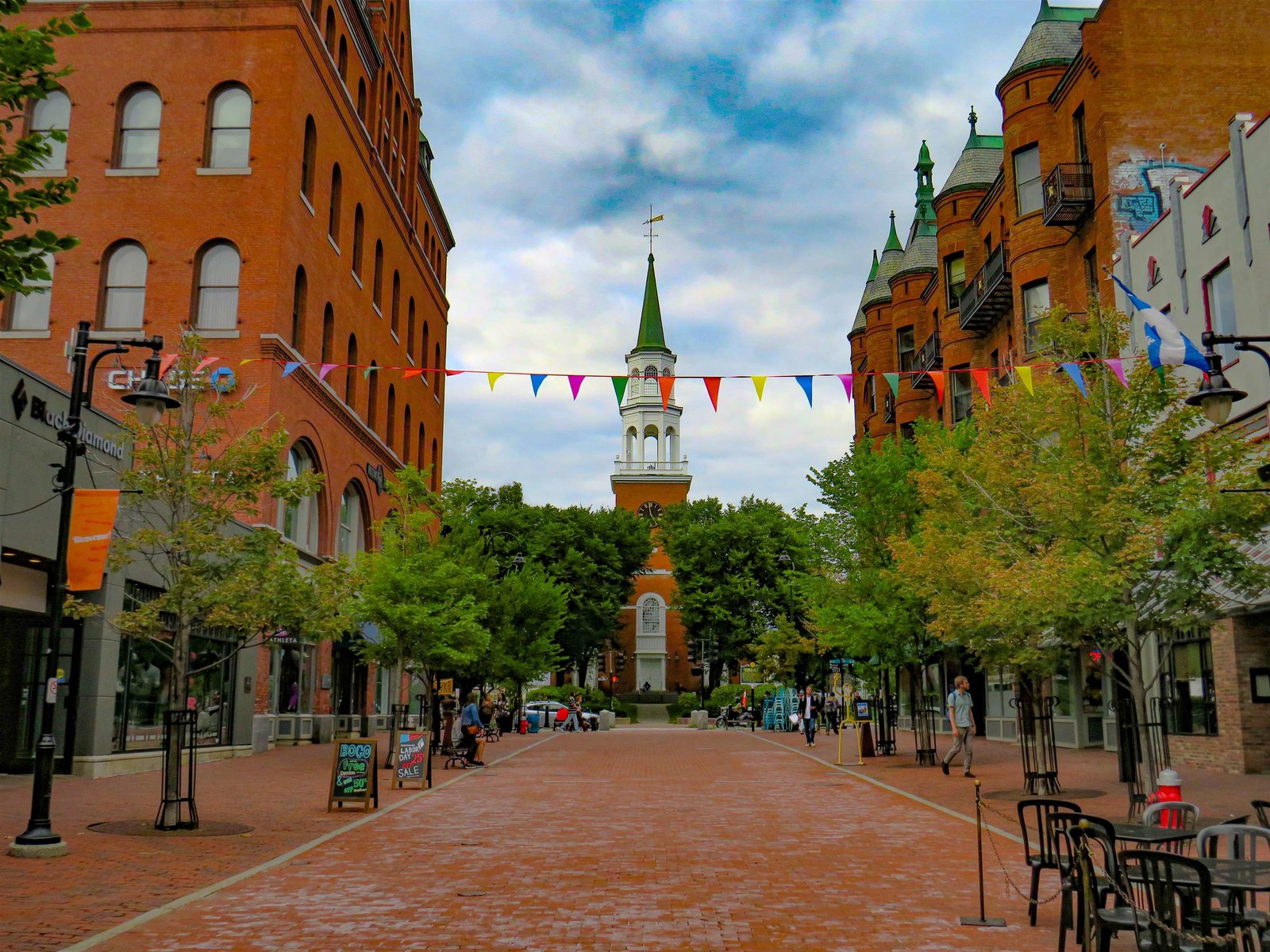 9 min walk to Church street marketplace