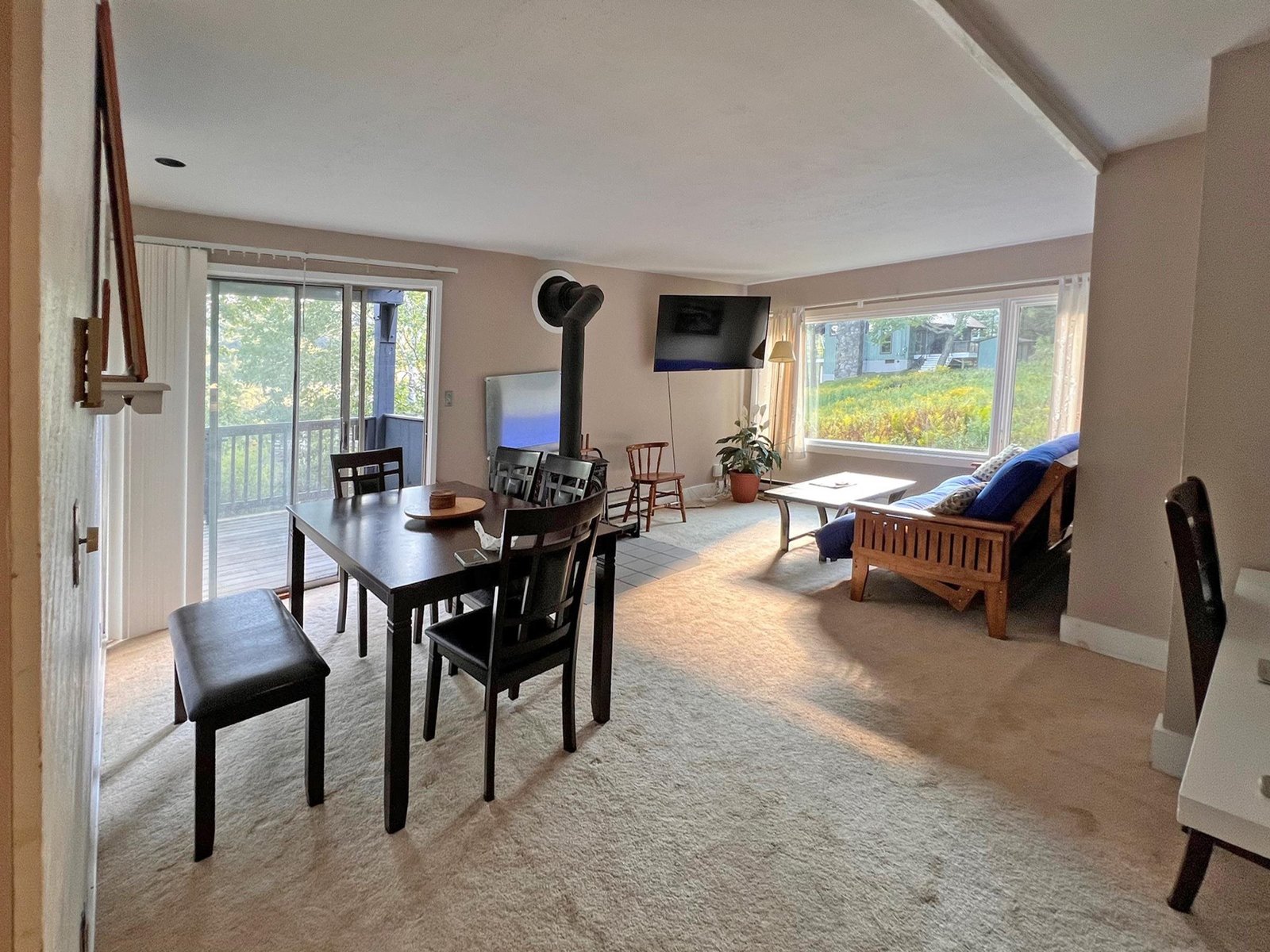 Living dining area