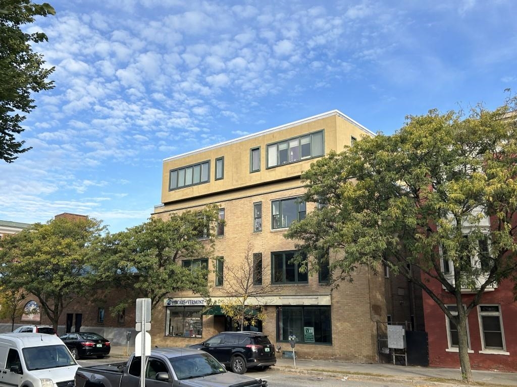 230 College Street, Unit 8