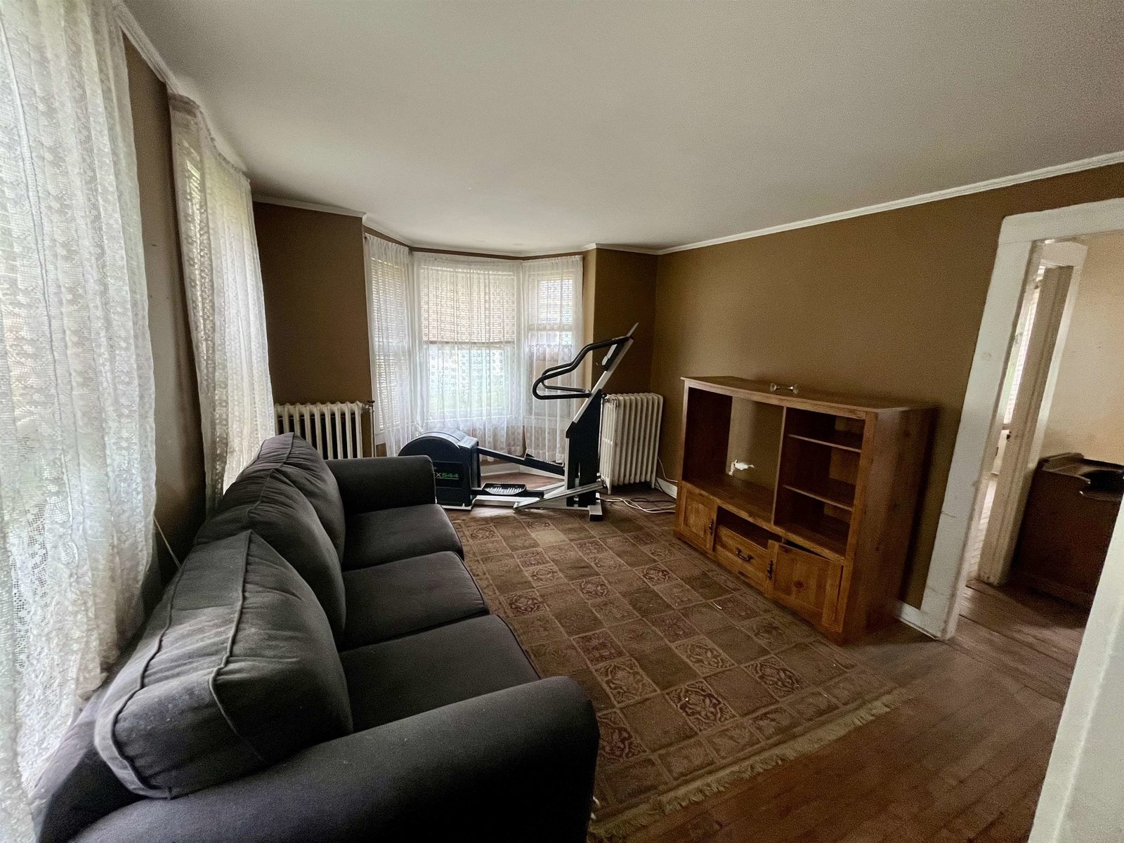 Livingroom with bay window