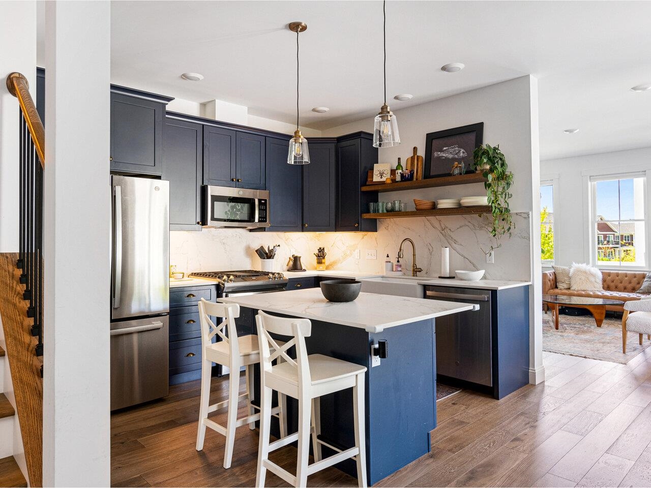 Eat-in kitchen island