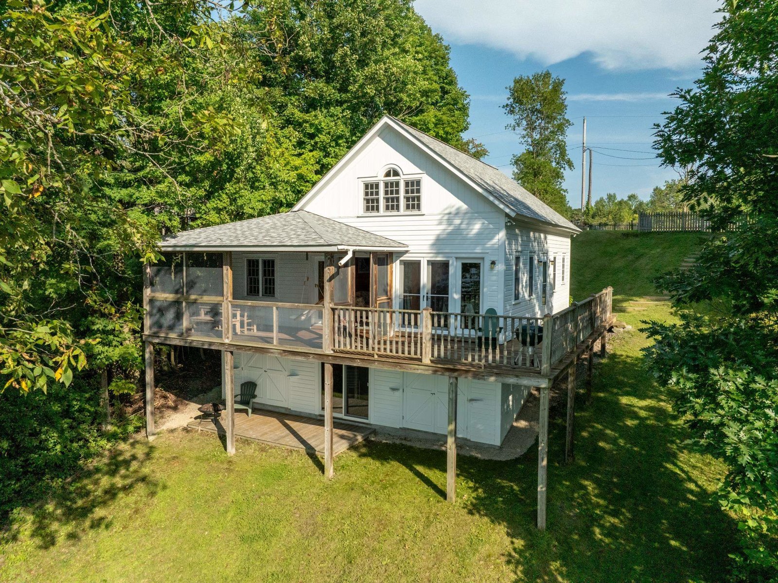 256 Lakeside Lane