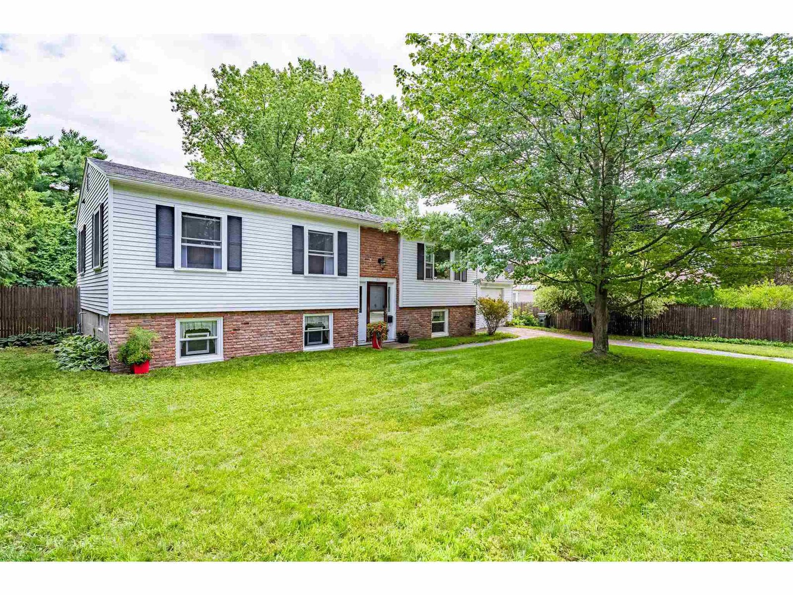 265 Shore Road, Burlington 265 Shore Road, Burlington