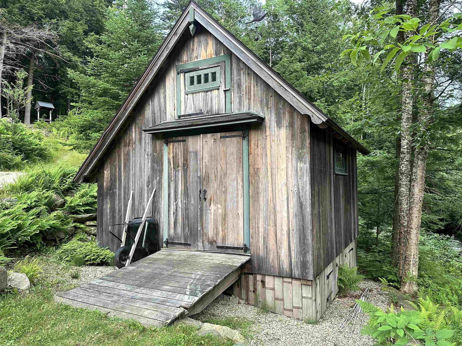 Good sized shed for tractor, etc