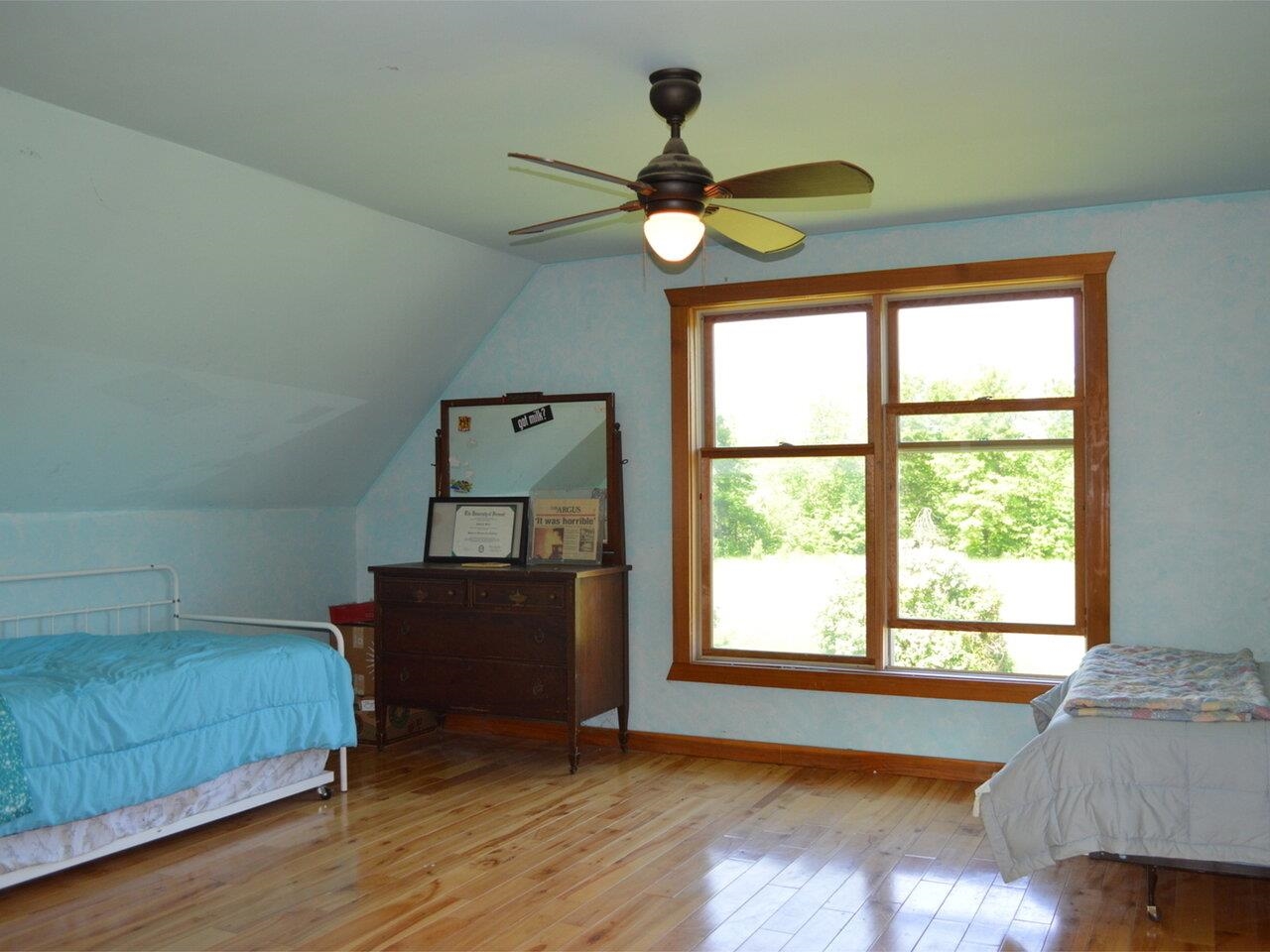 2nd Bedroom w/ Large Windows