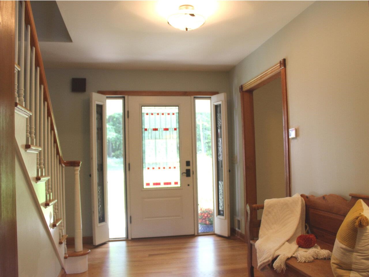 Entry w/open side light doors