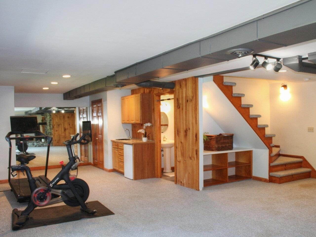 Wet bar & lower level storage