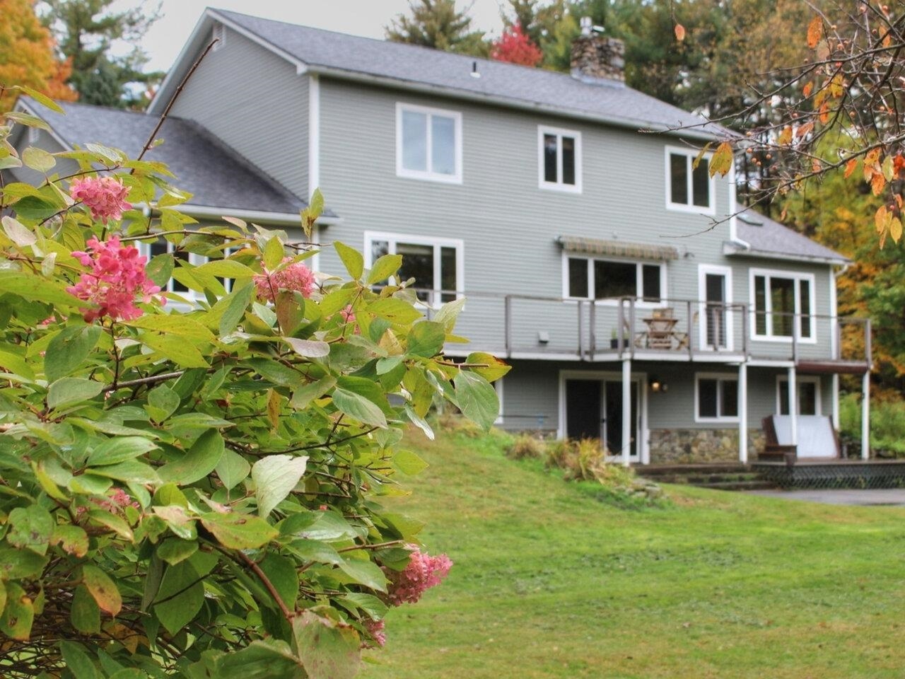 Three stories of living space!