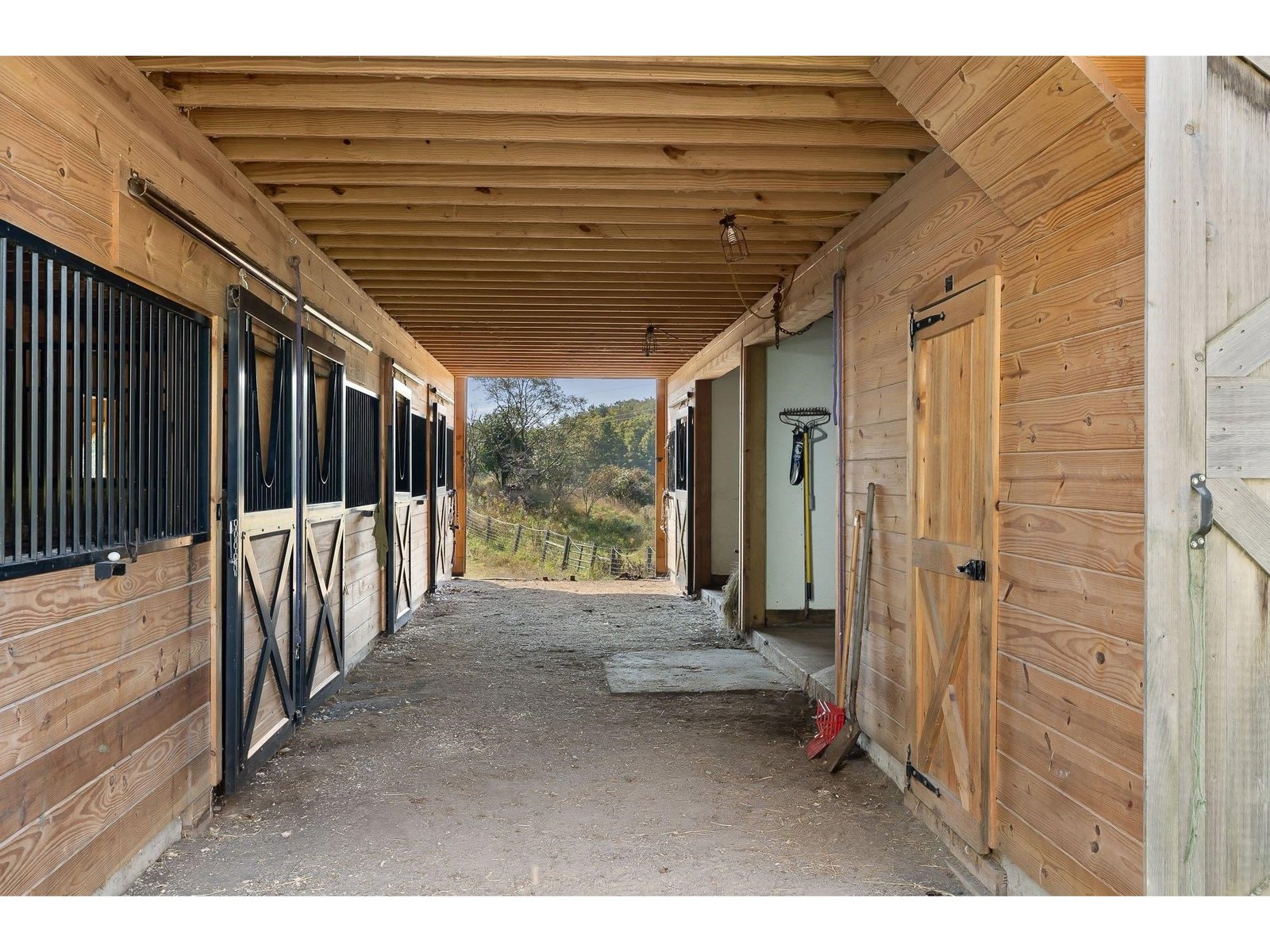 2016 New, hay storage above