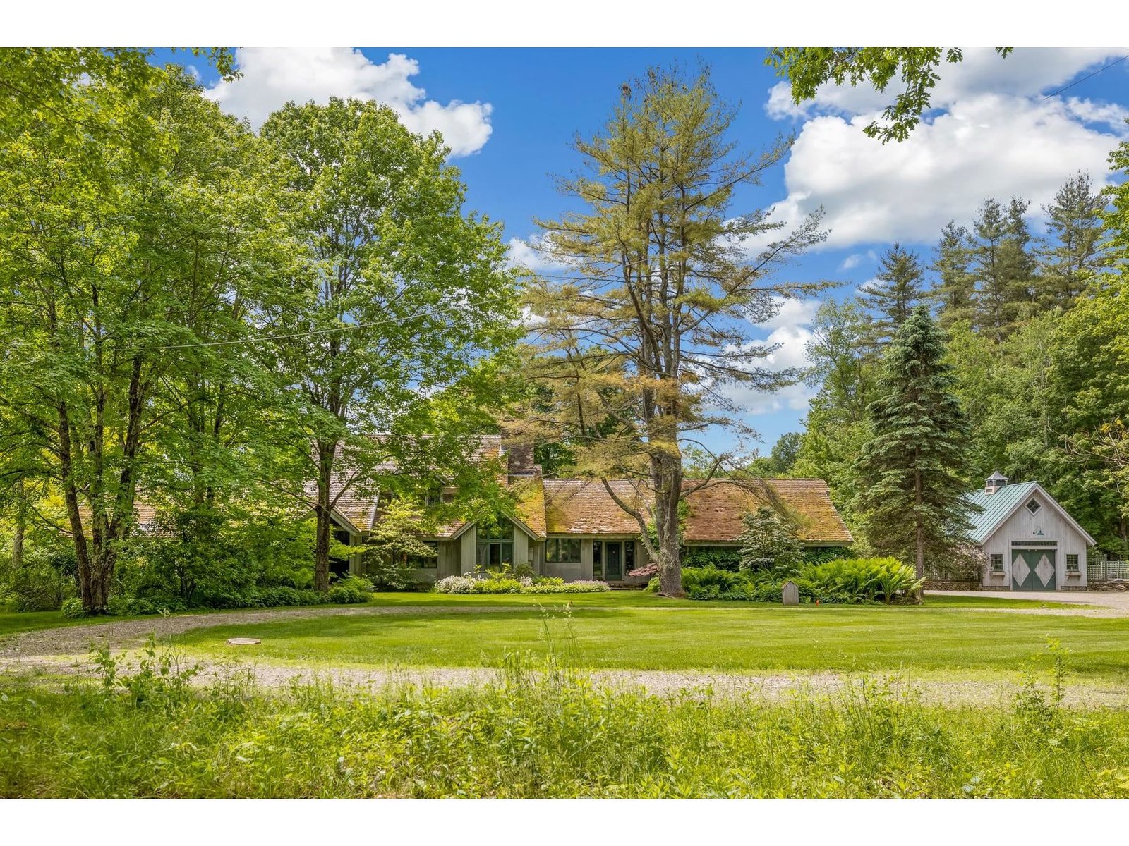 Front view - circular driveway