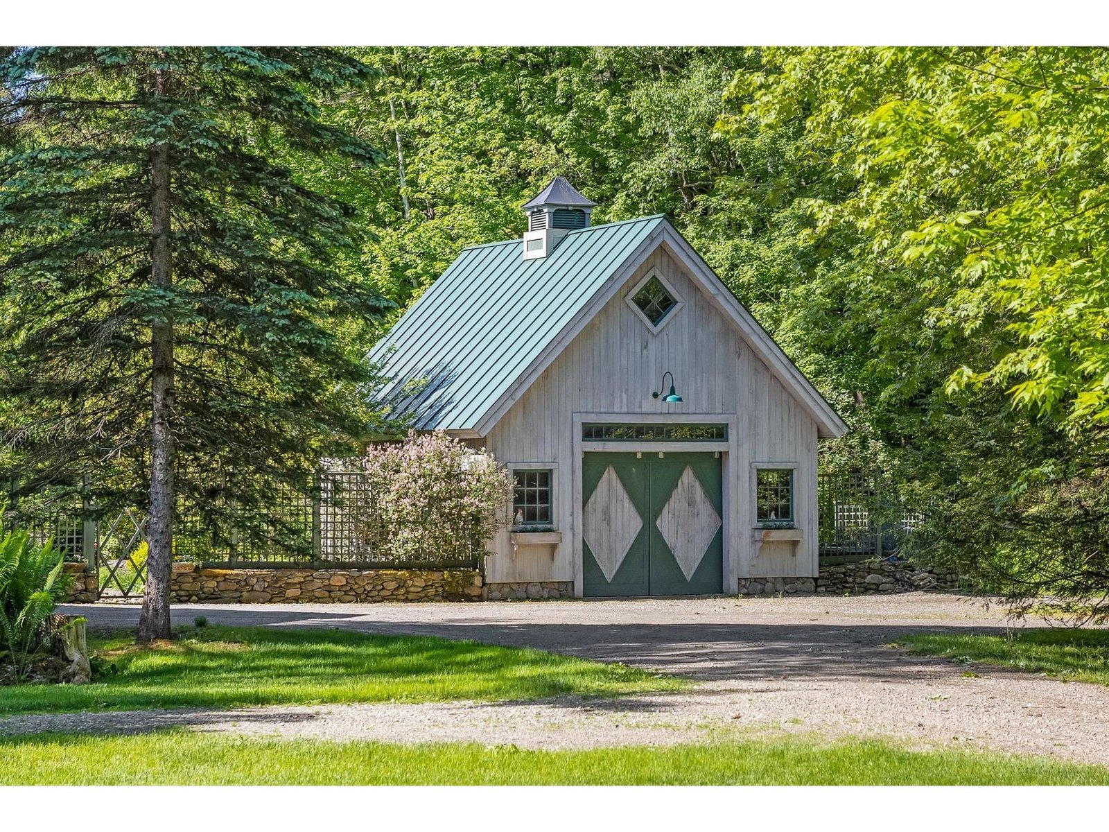 Detached garage