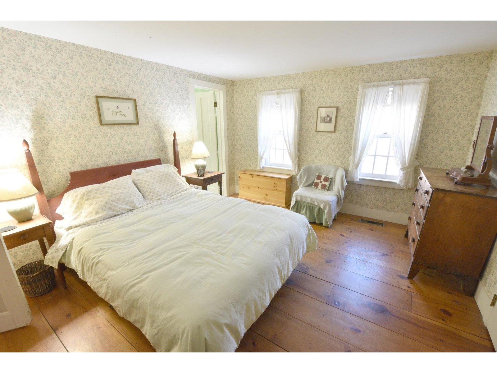 Second first floor bedroom with private bath