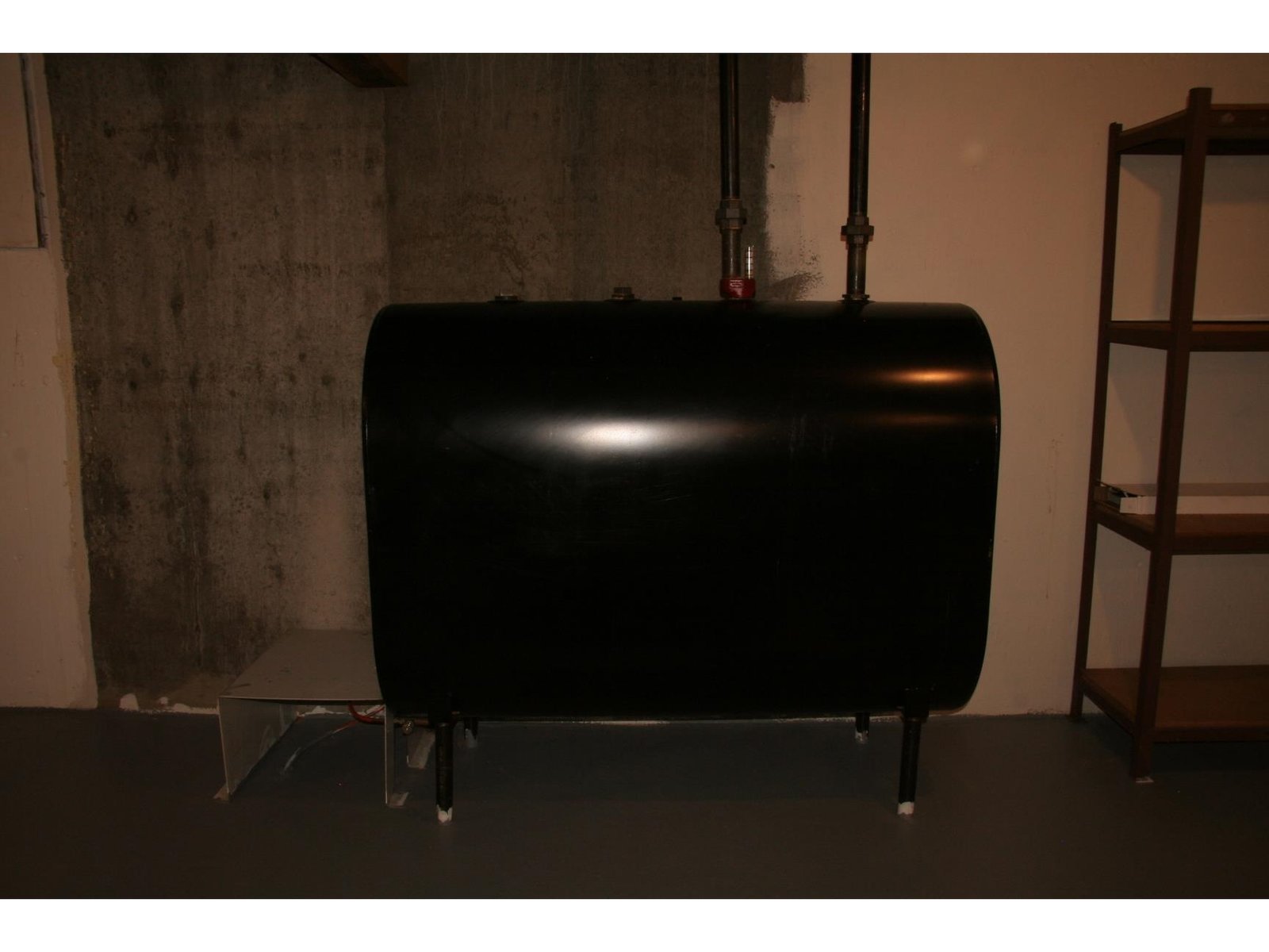 Oil tank