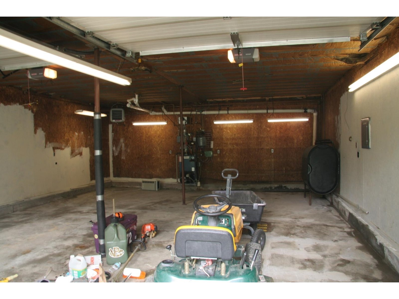 Double bay of garage