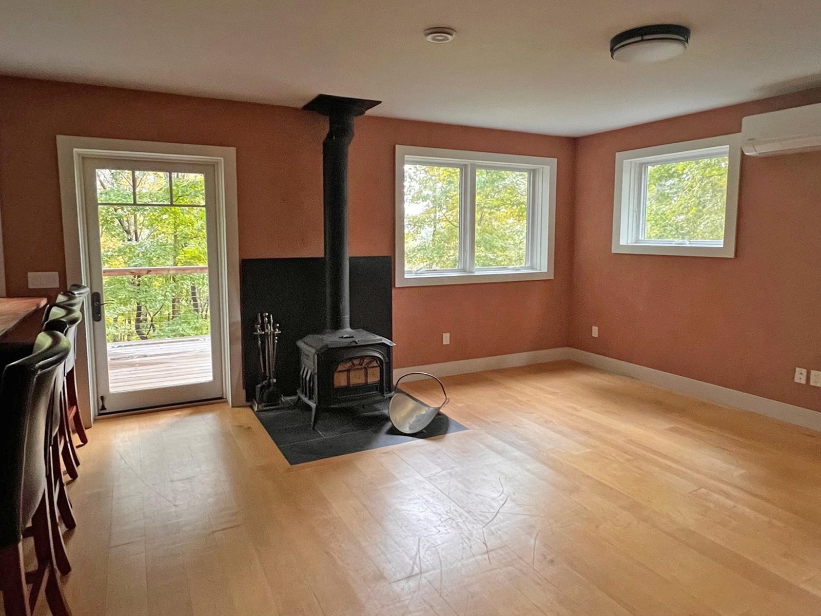 Living area to porch