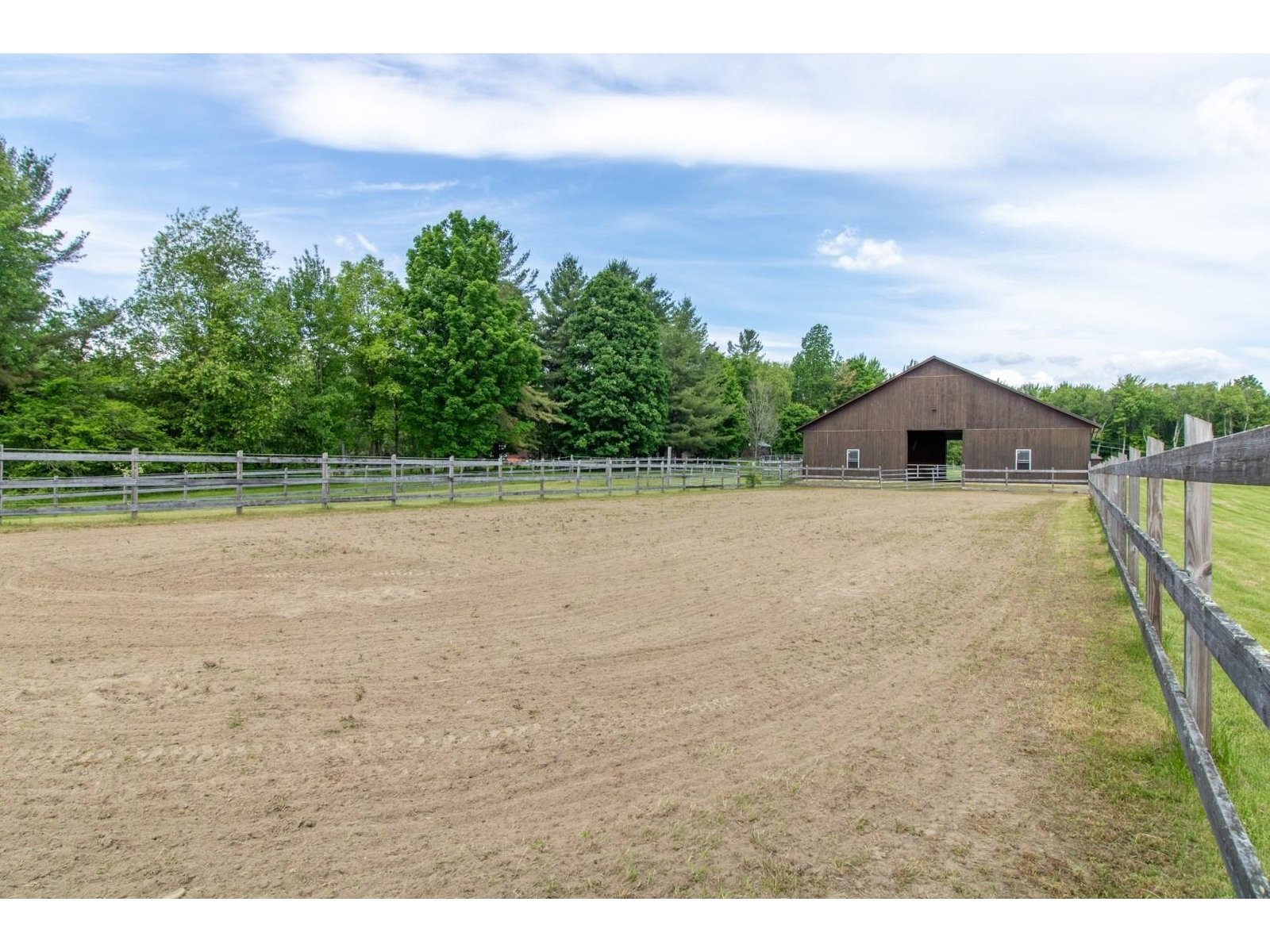 60x60 indoor riding arena with outdoor area also