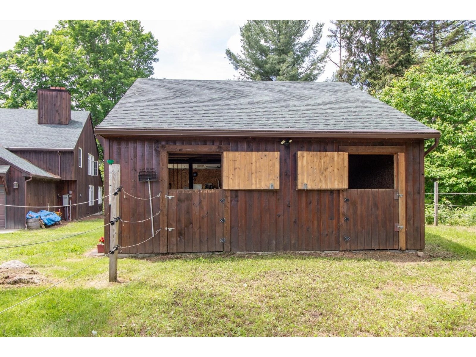 3 stall horse barn