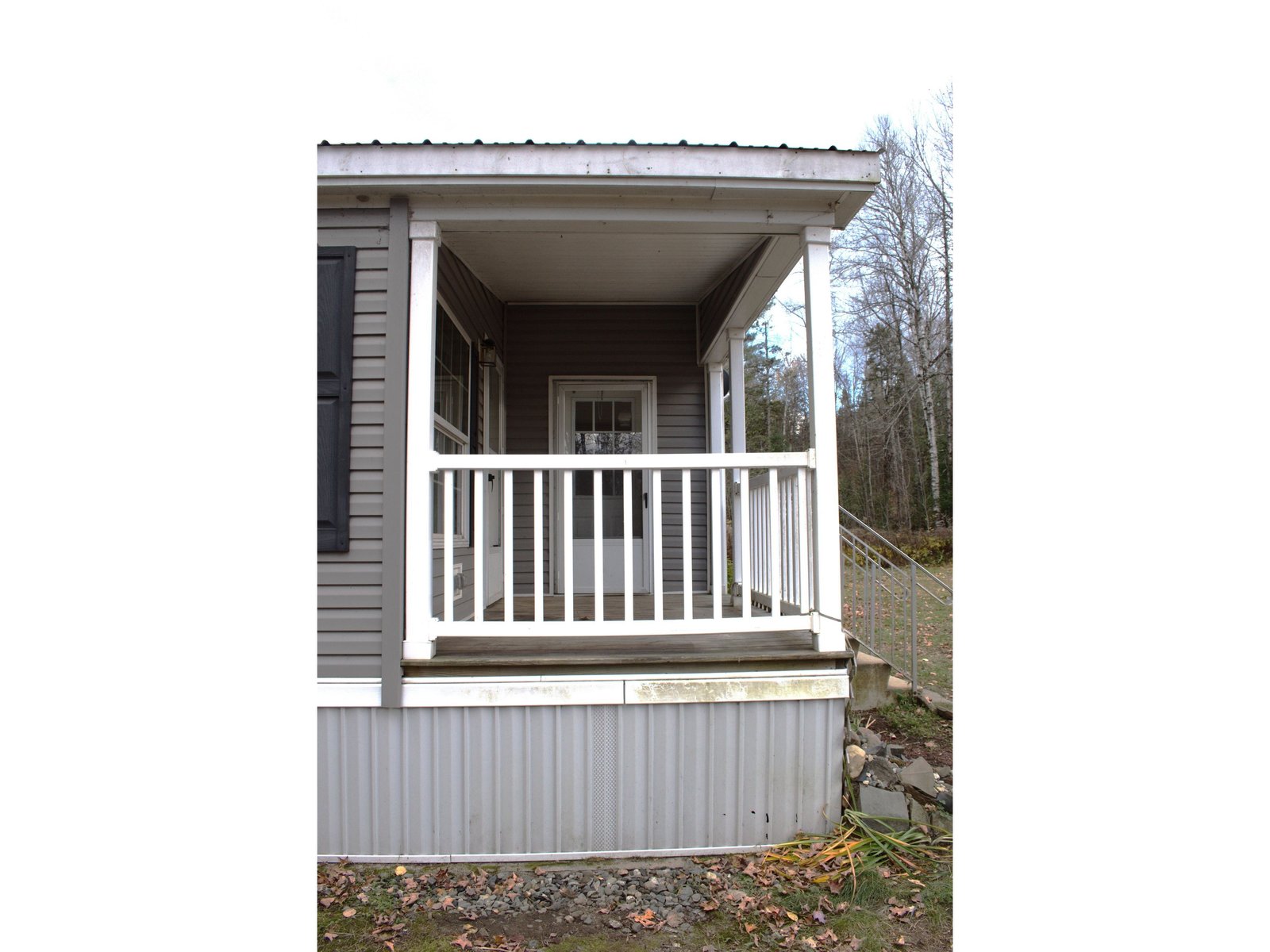 Side view of front covered porch