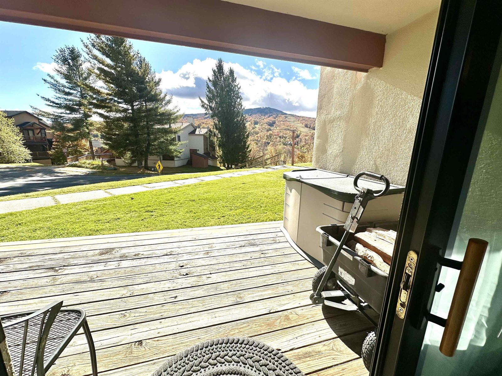 Ground floor patio with views!