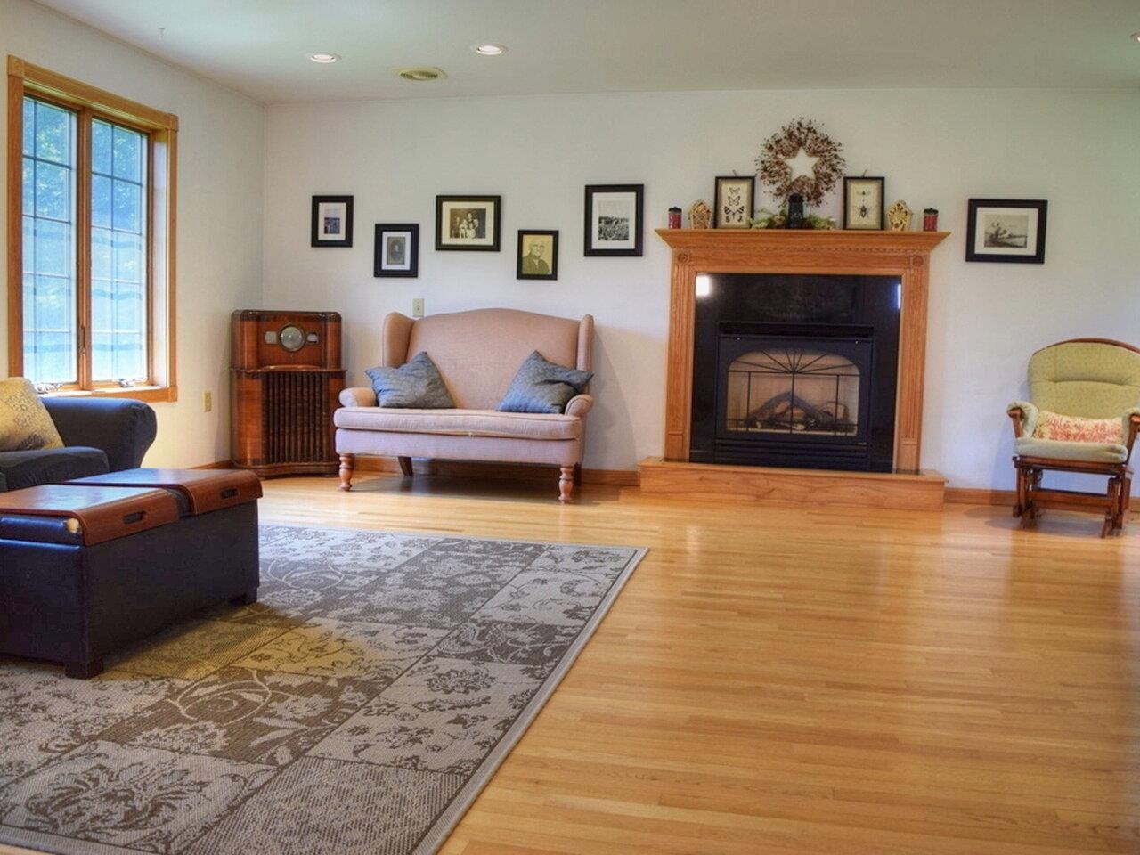 Living room w/ gas fireplace