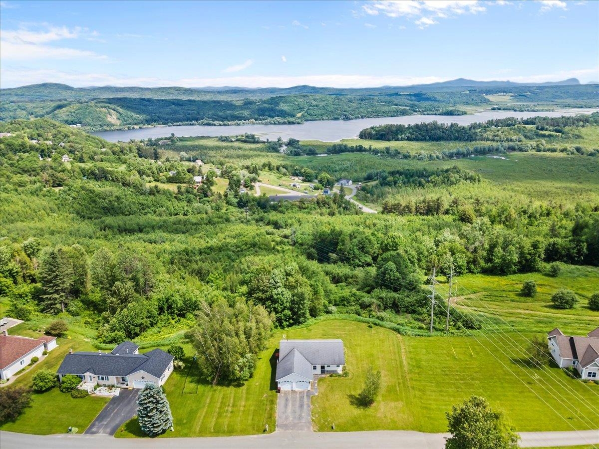 435 Memphremagog View