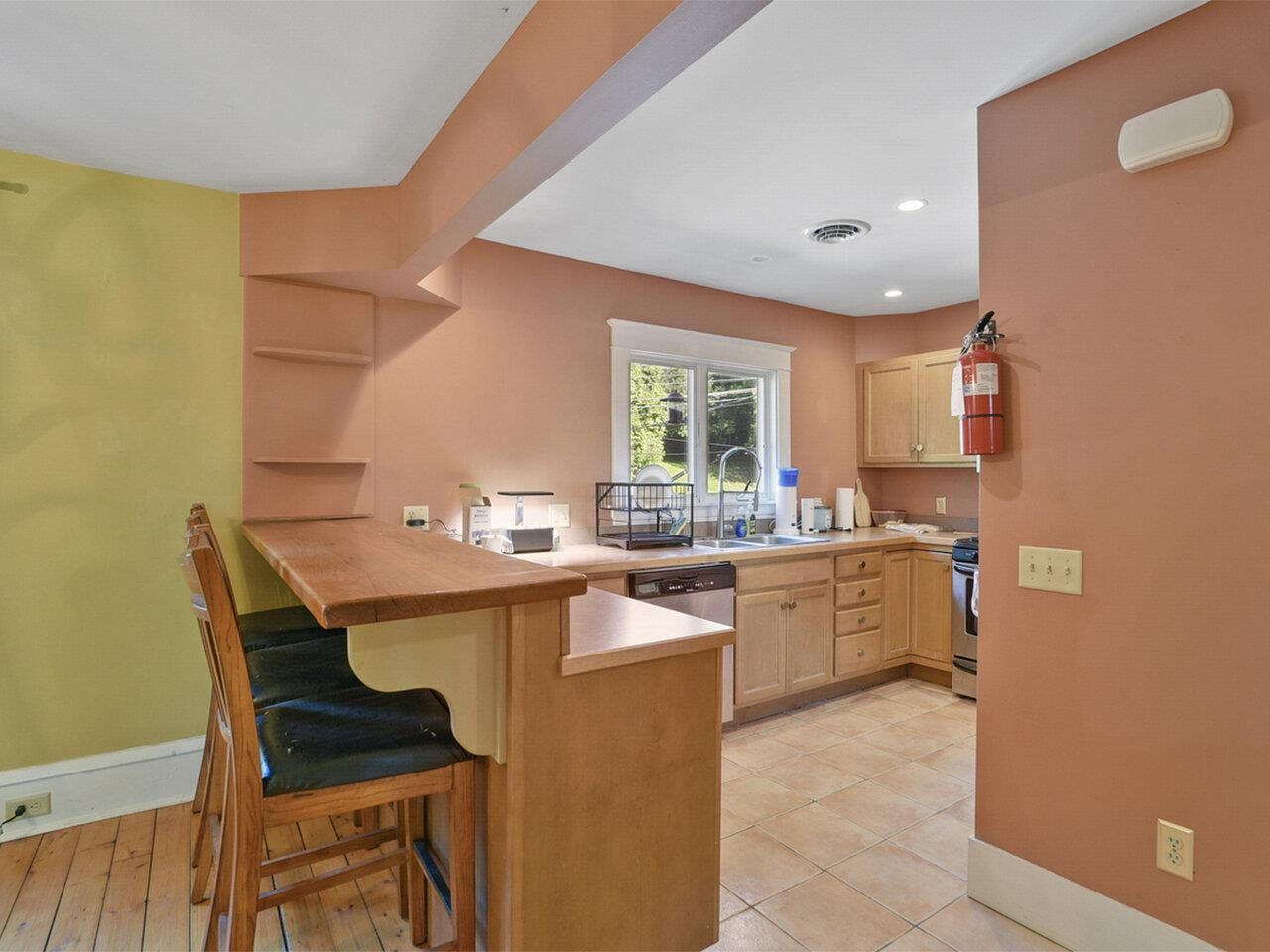 Cute breakfast bar area!