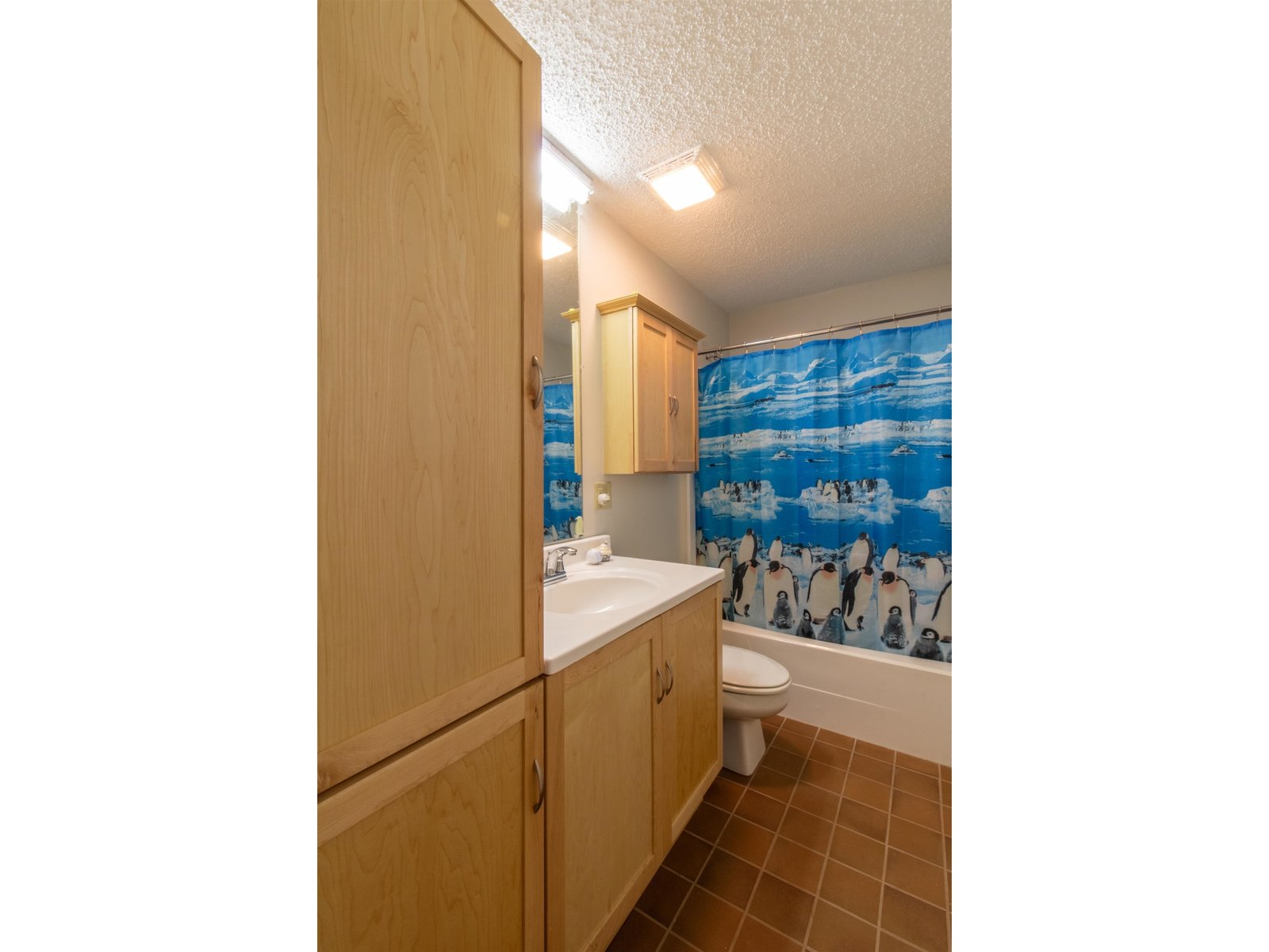 Hot tub room with wet bar