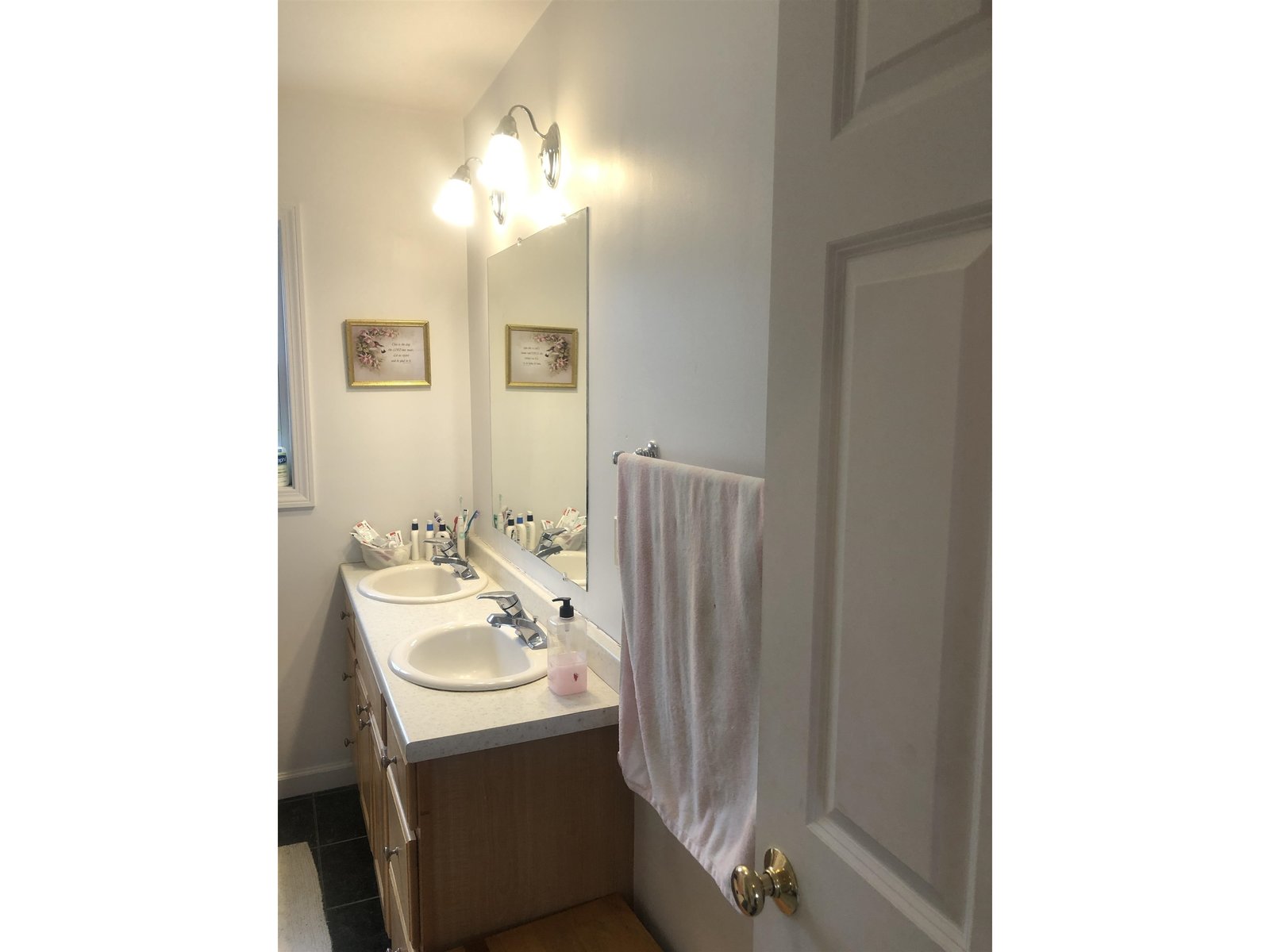 Double sink in guest bathroom