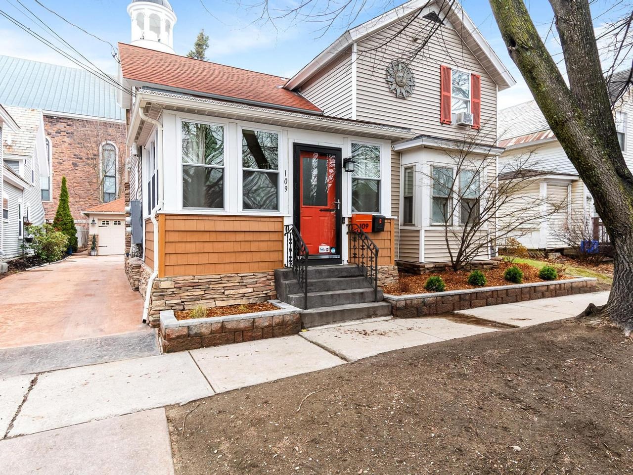 109 Elmwood Avenue, Burlington 109 Elmwood Avenue, Burlington