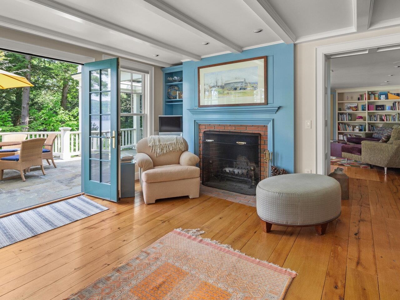 Family room w/wood fireplace