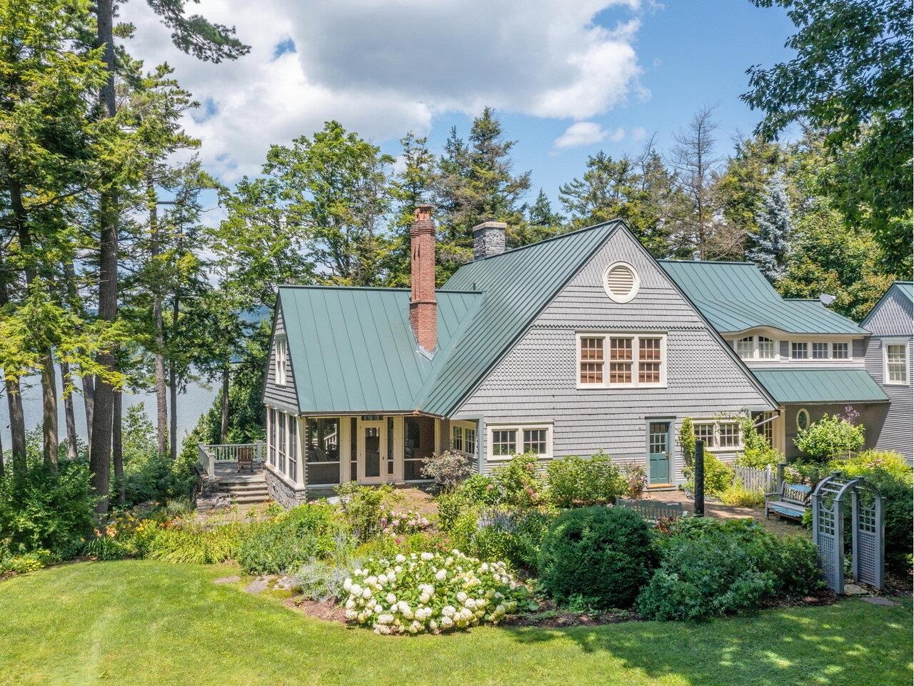 Year-round 5-bed main house