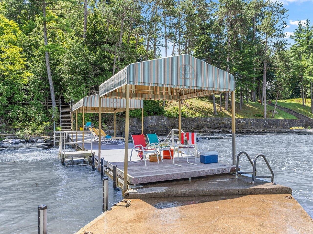 Custom dock system w/boat lift