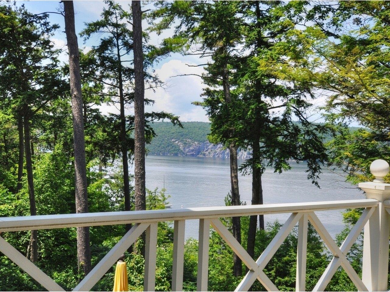 Gorgeous Lake & Mountain View