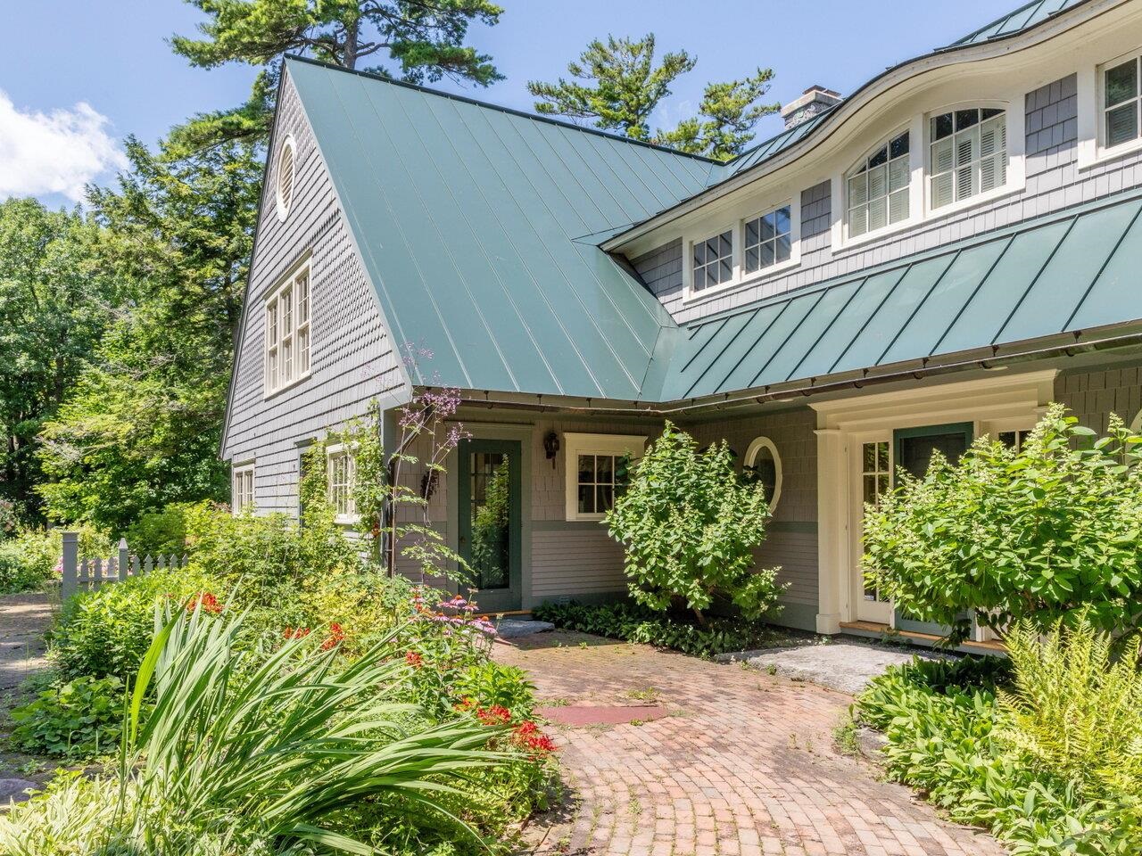 Lovely landscaped entrance